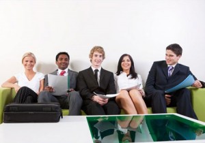 Bay tuyen dung nhan vien 2