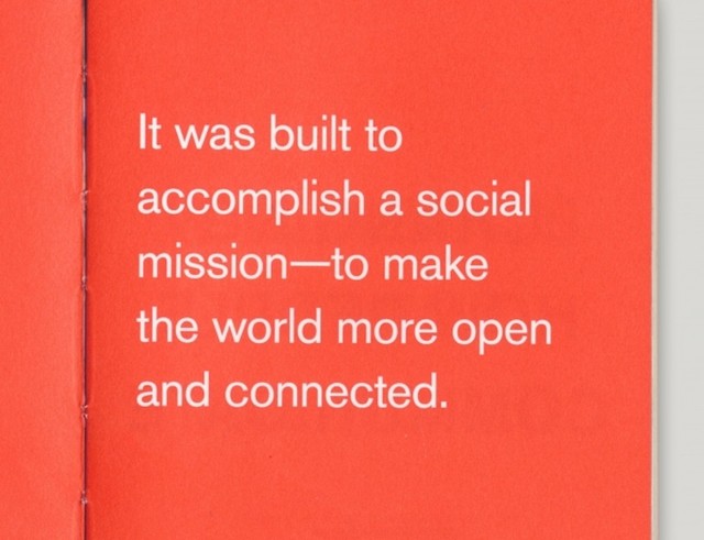 Bật mí về cuốn sách nhỏ màu đỏ trên bàn tất cả các nhân viên Facebook 3