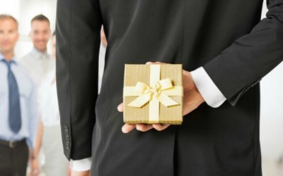 Những ý tưởng tặng quà độc đáo để khích lệ nhân viên