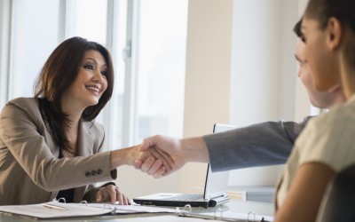 3 cách giúp phụ nữ tăng cơ hội thành công trên bàn đàm phán