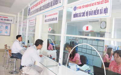 Quyền giữ sổ BHXH của người lao động: Vì sao khó thực hiện?