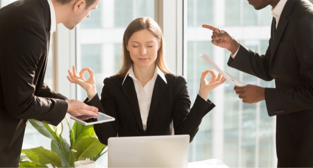 Đi làm bị đồng nghiệp ganh ghét hoặc ỷ lại là chuyện bình thường, người thông minh phải nằm lòng 4 bí kíp “thoát thân” siêu đẳng